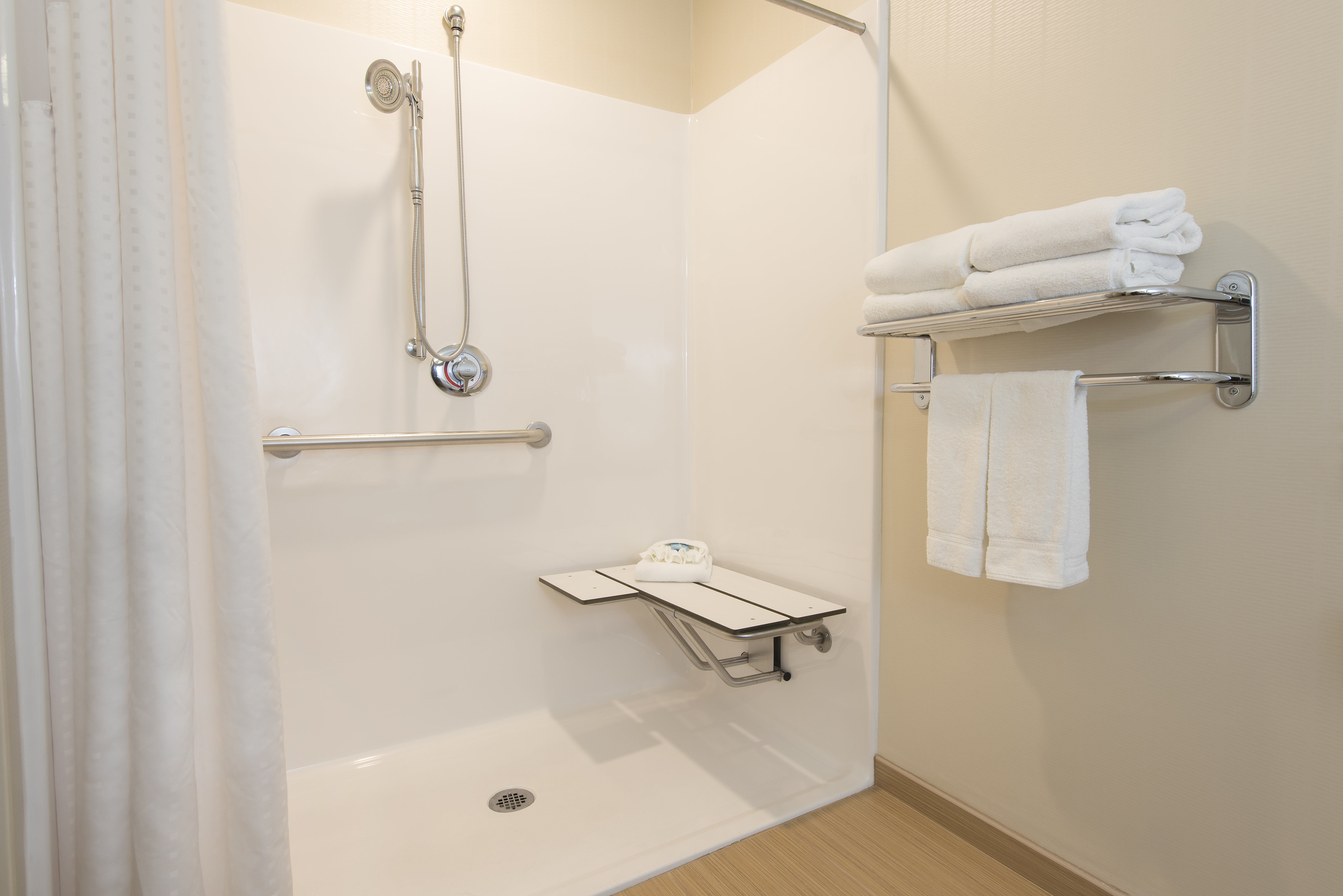 Holiday Inn Express Hotel Suites Grand Rapids North 62/62