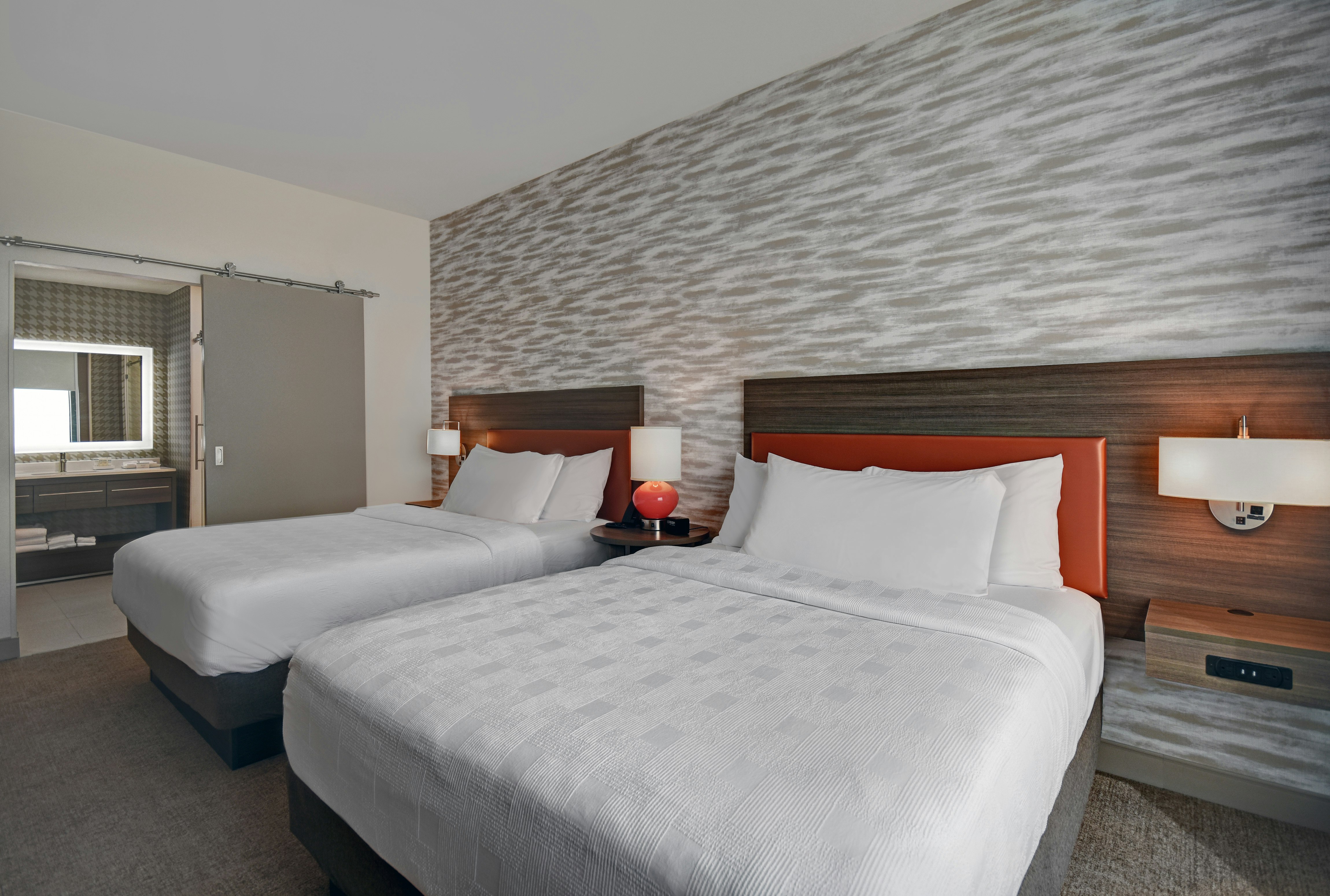 1 BEDROOM, SUITE, 2 QUEEN BEDS