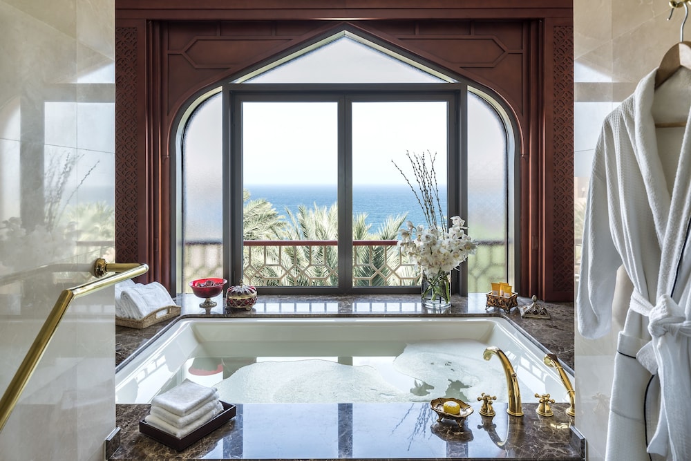 Al Husn Hotel Muscat 20/50