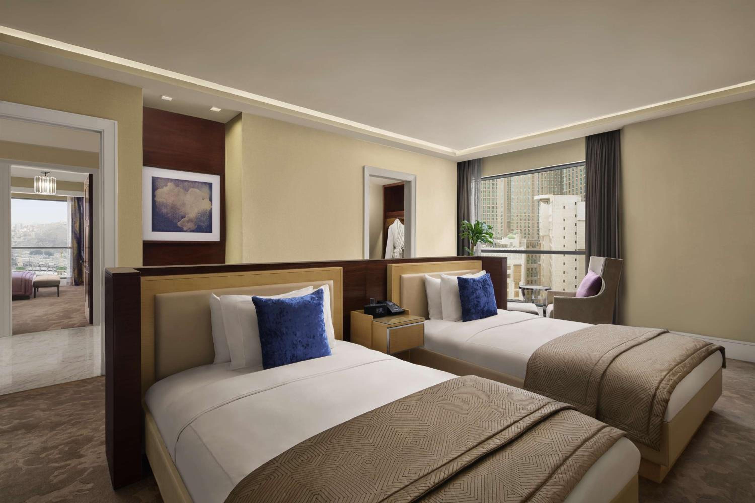 Royal, Suite, 2 Queen Beds, Partial Kaaba View