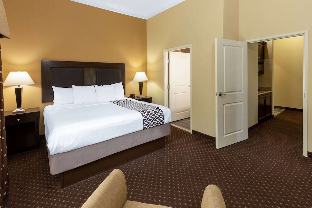 Suite, King Bed, Accessible, La Quinta Inn & Suites by Wyndham Houston New Caney 3/6