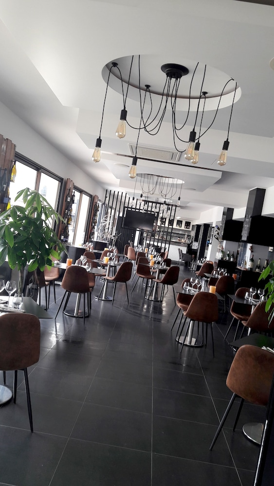 Hotel Perla Riviera 32/48