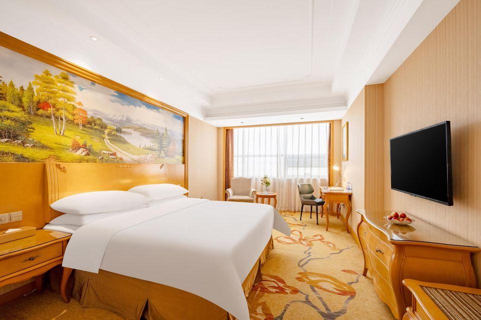 Deluxe, Queen Bed
