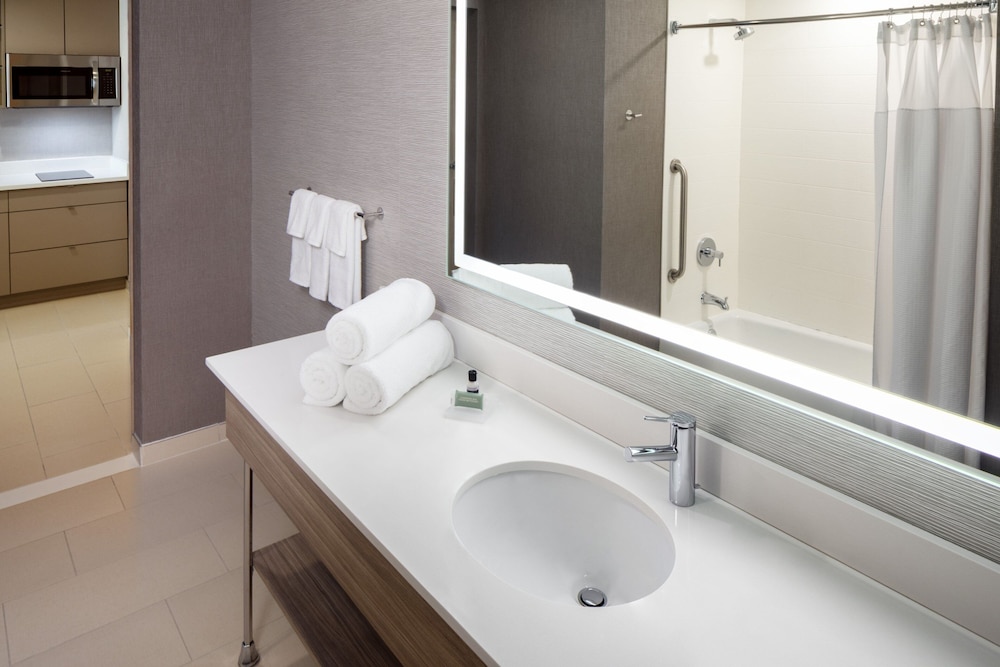 SpringHill Suites By Marriott New York JFK Airport/Jamaica 8/30