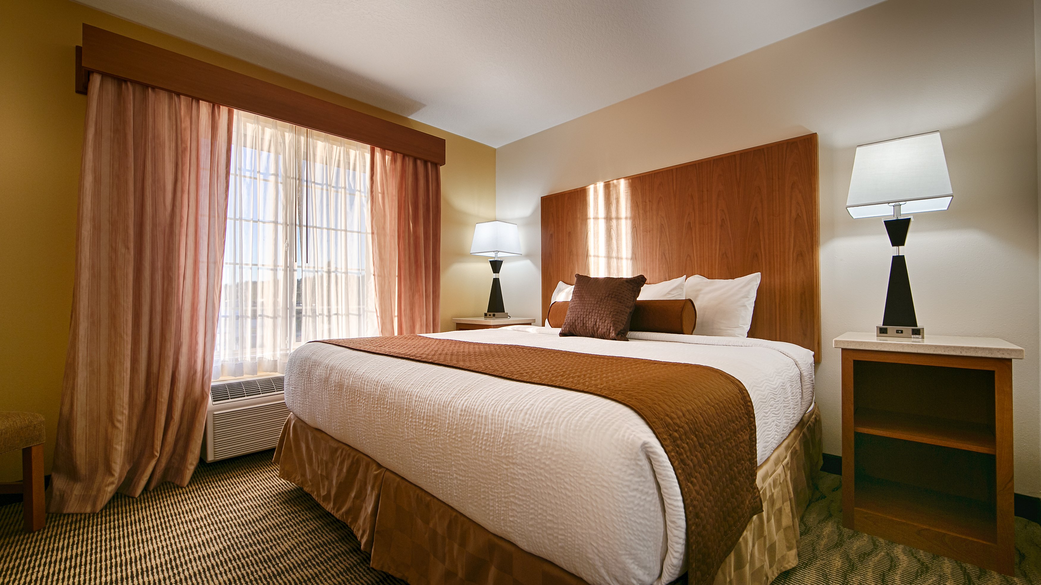 Best Western Plus Park Place Inn & Suites 30/76