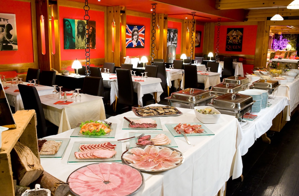 restaurant cafeteria