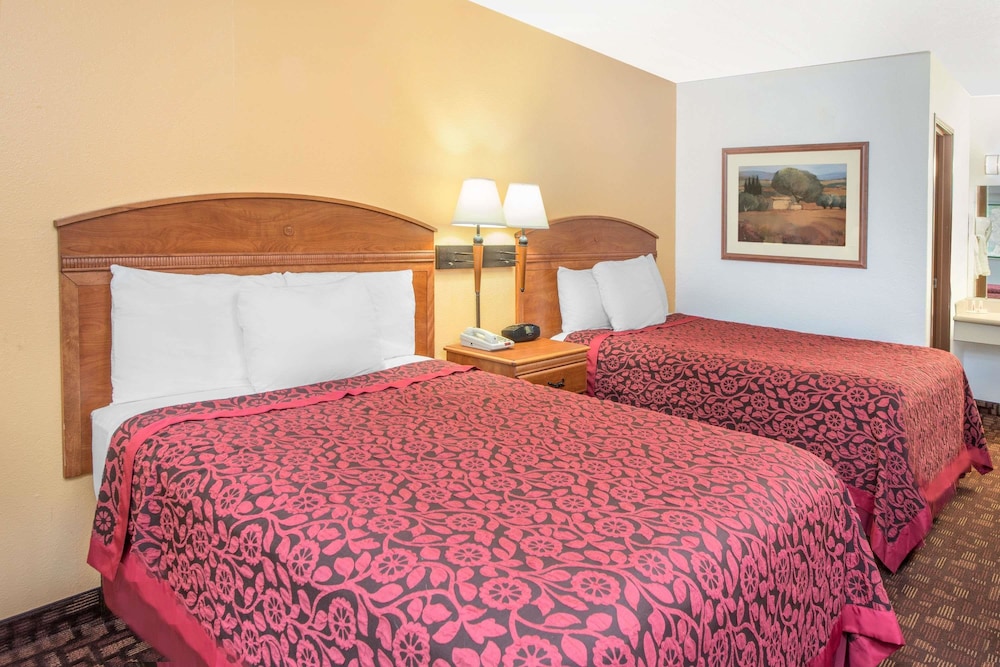 Days Inn By Wyndham Kingman West 7/11