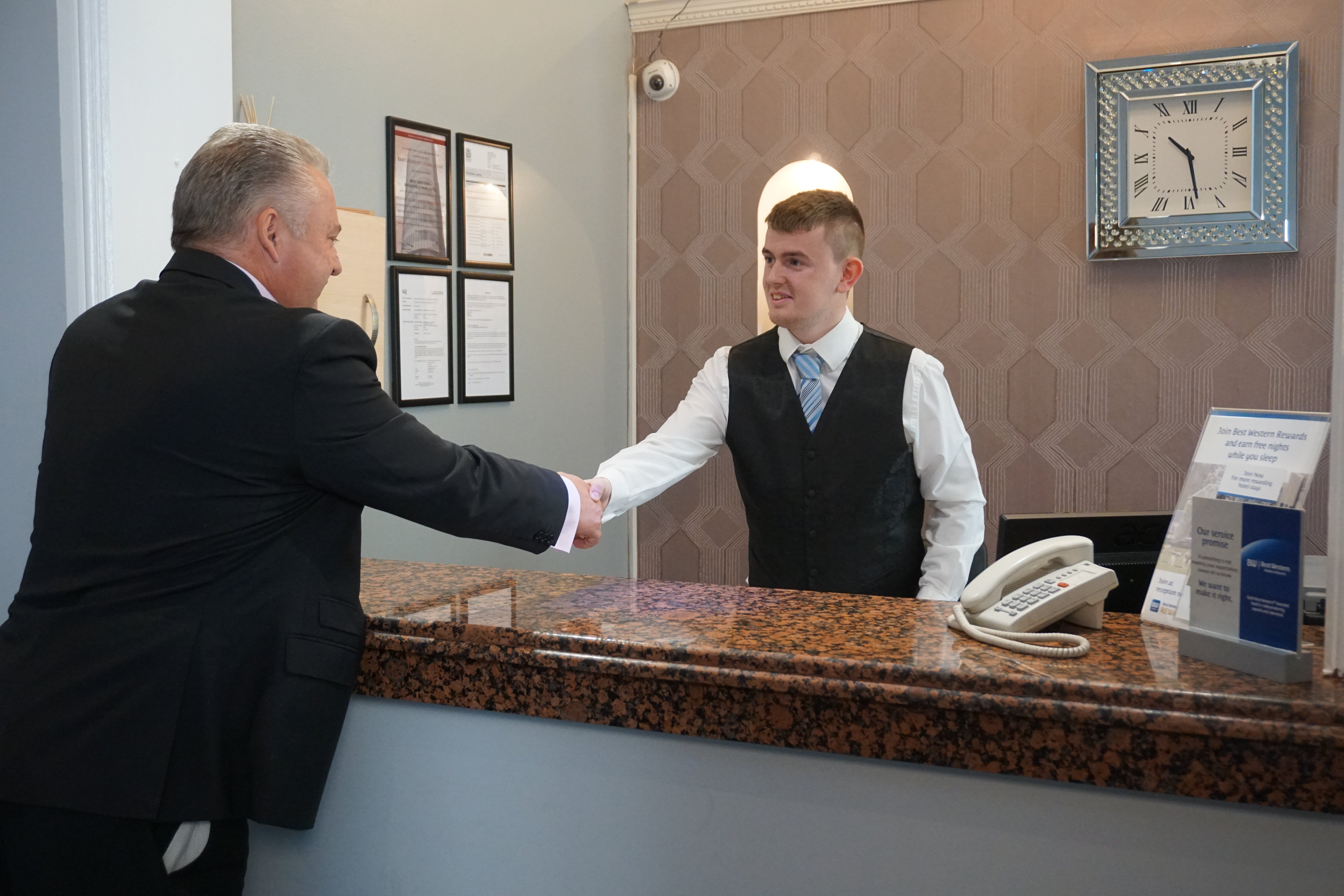 OYO Broadfield Park Hotel 9/49