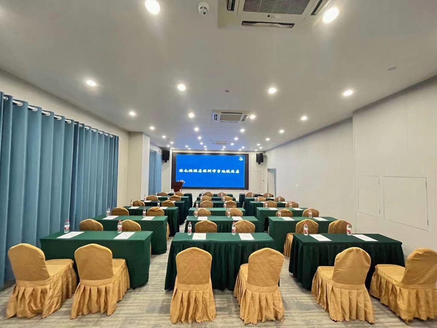 Vienna Hotel (Shenzhen Buji Metro Station) 30/37