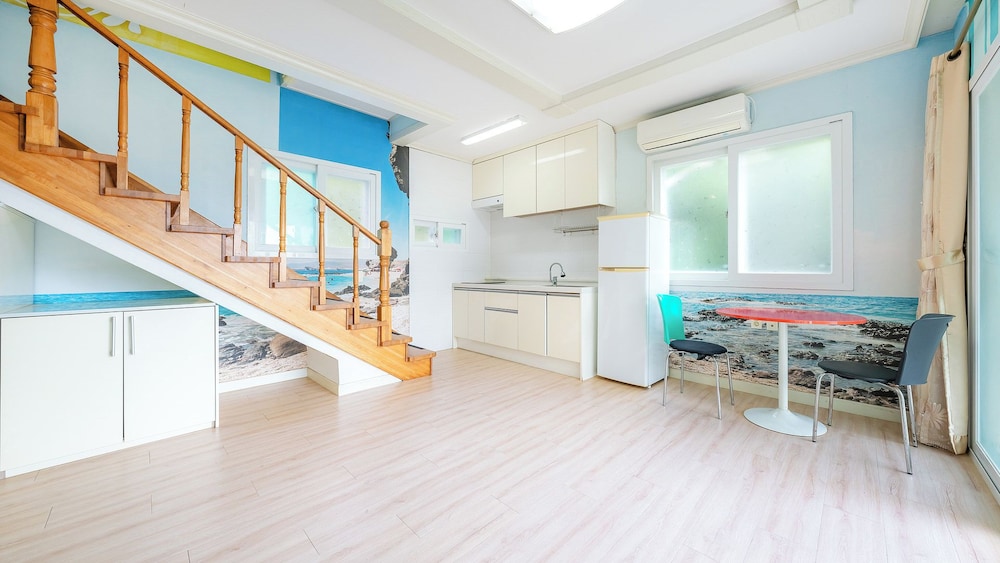 Tongyeong Blue House Pension 6/48