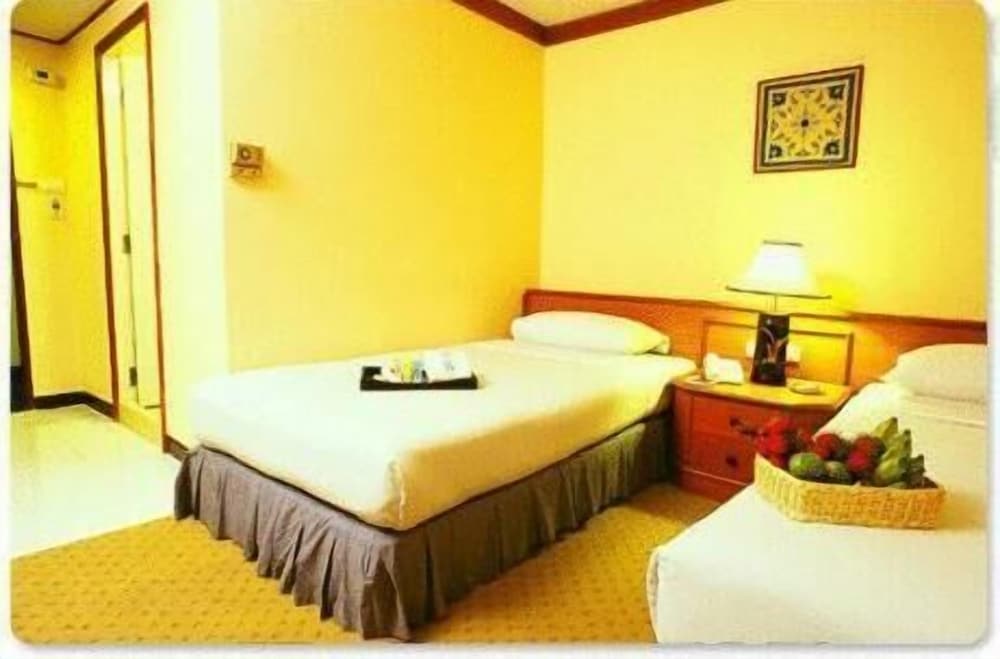 Standard, Twin Beds, No Window