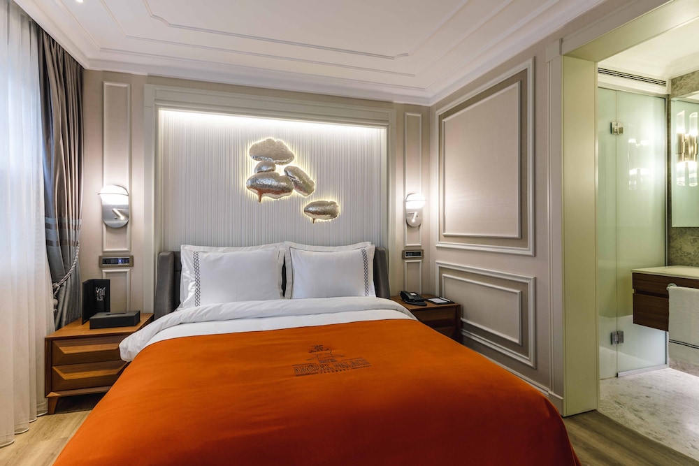 DELUXE, SUITE