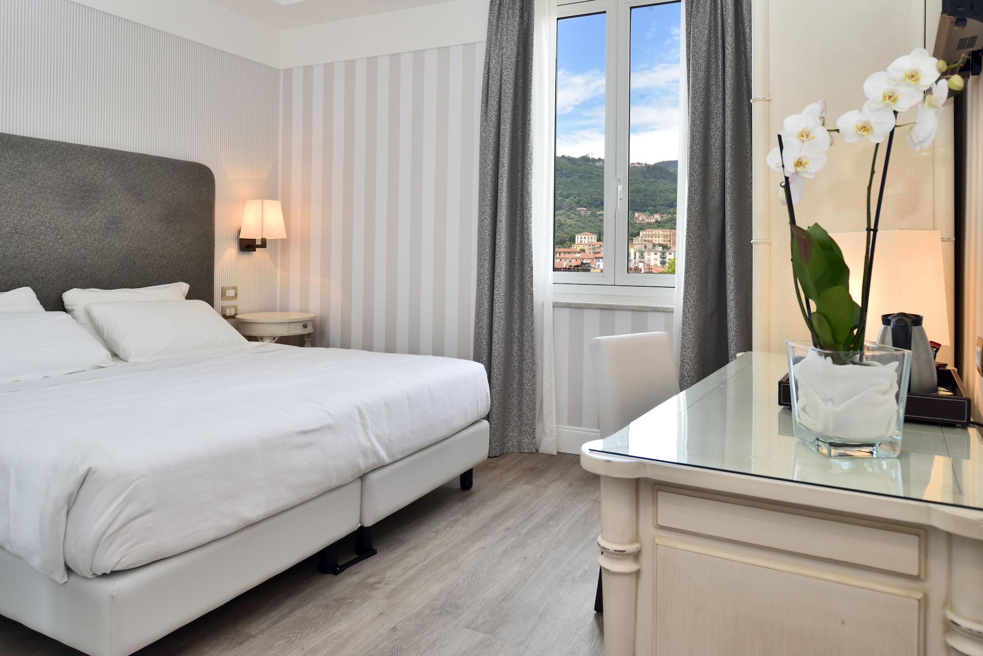 DELUXE, DOUBLE BED