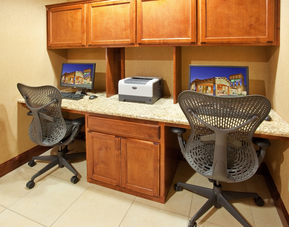 Holiday Inn Express Hotel Suites Willows 33/34