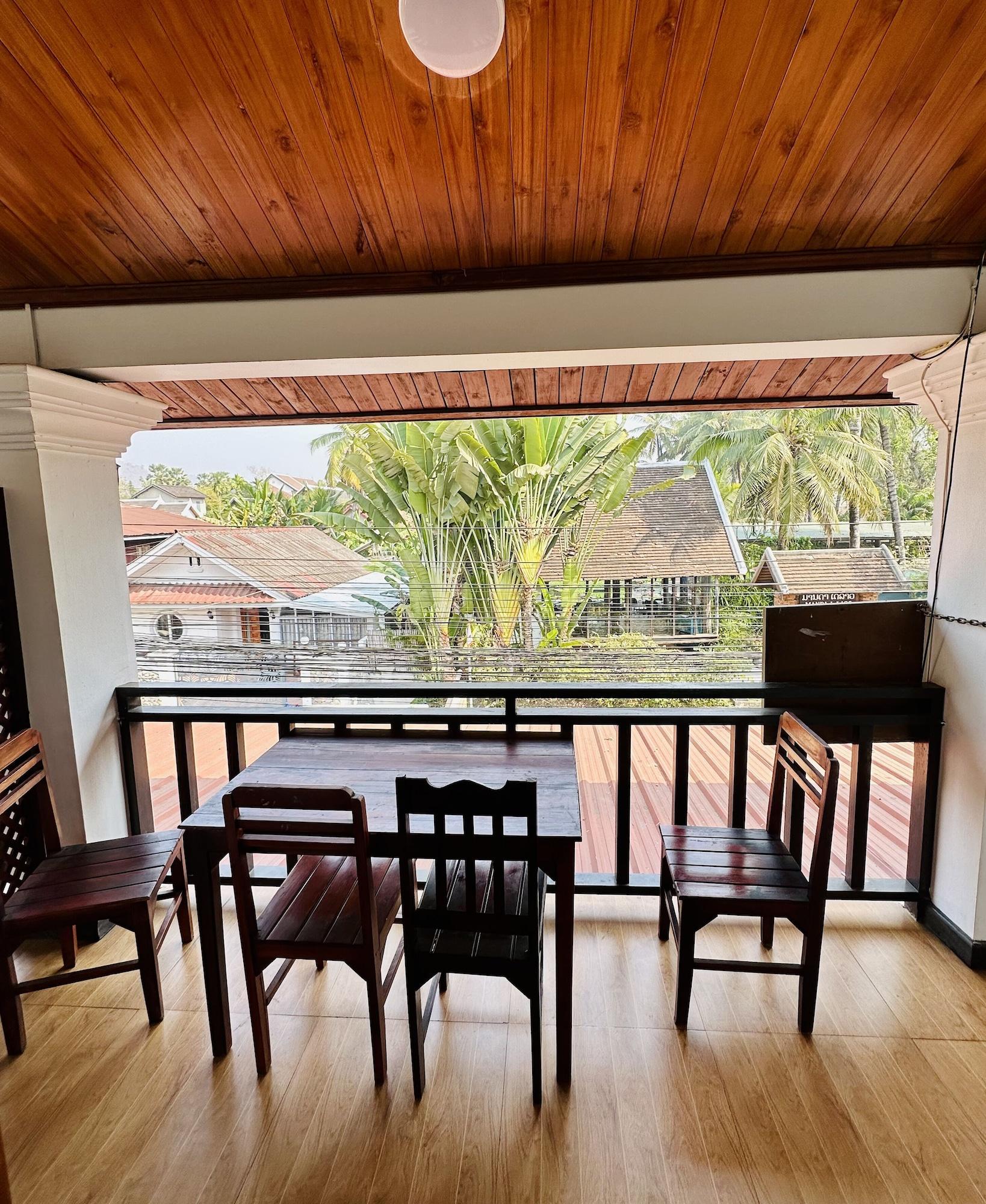 Singharat Guest House 46/51