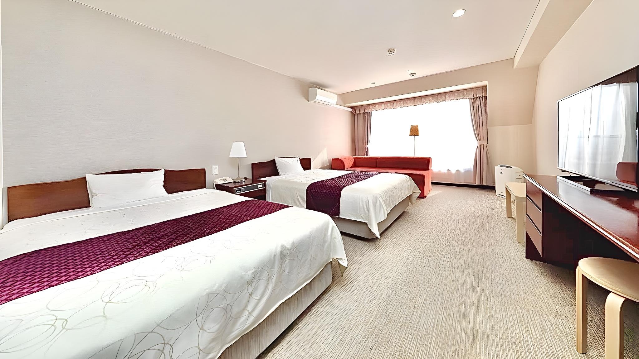 Compact, Twin Beds, Private Bathroom