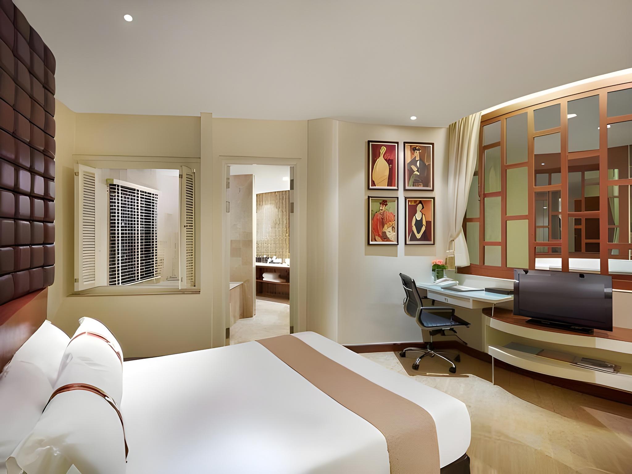 2 Bedrooms, Ambassador, Suite, 2 King Beds, Corner