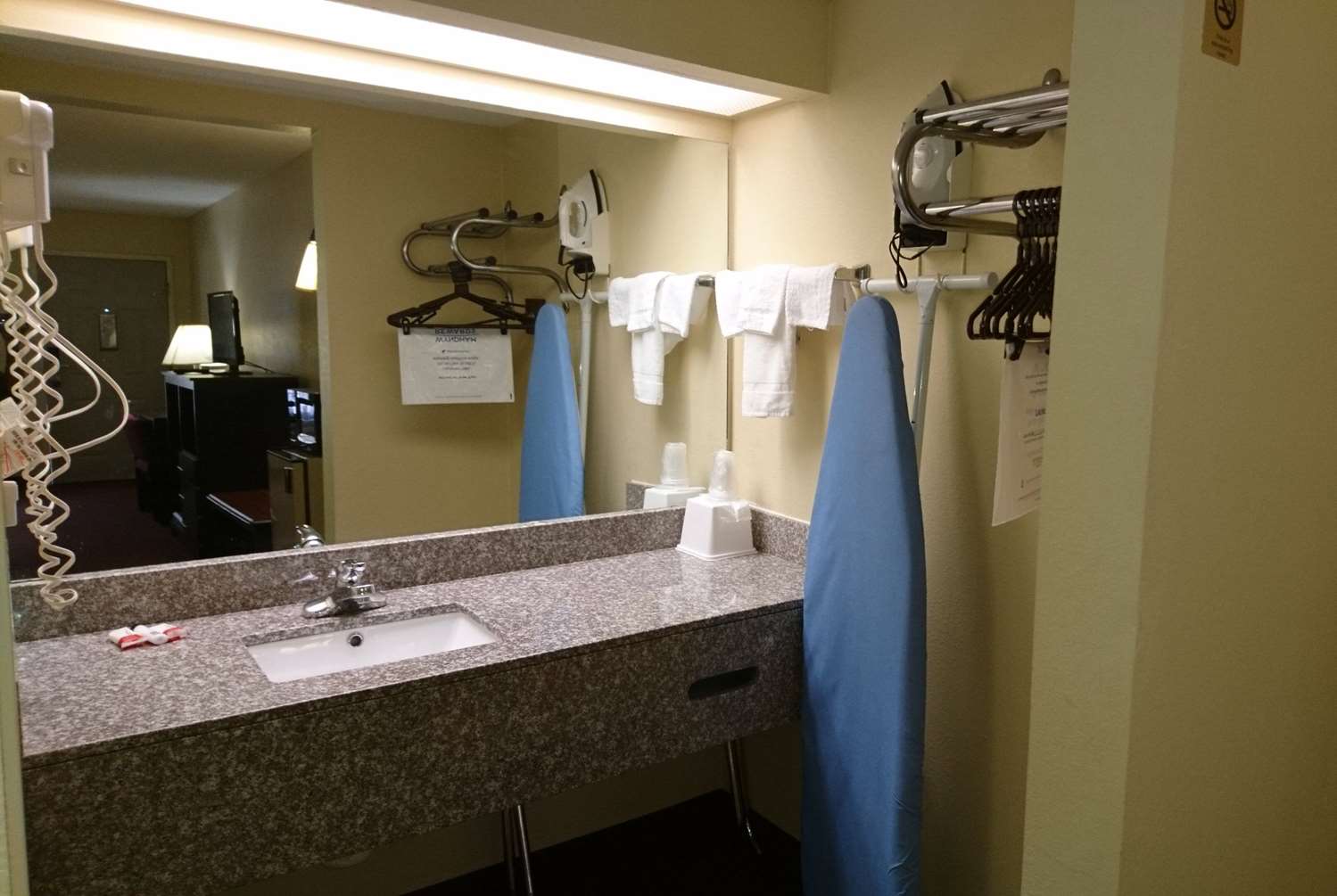 Travelodge By Wyndham Knoxville East 5/10