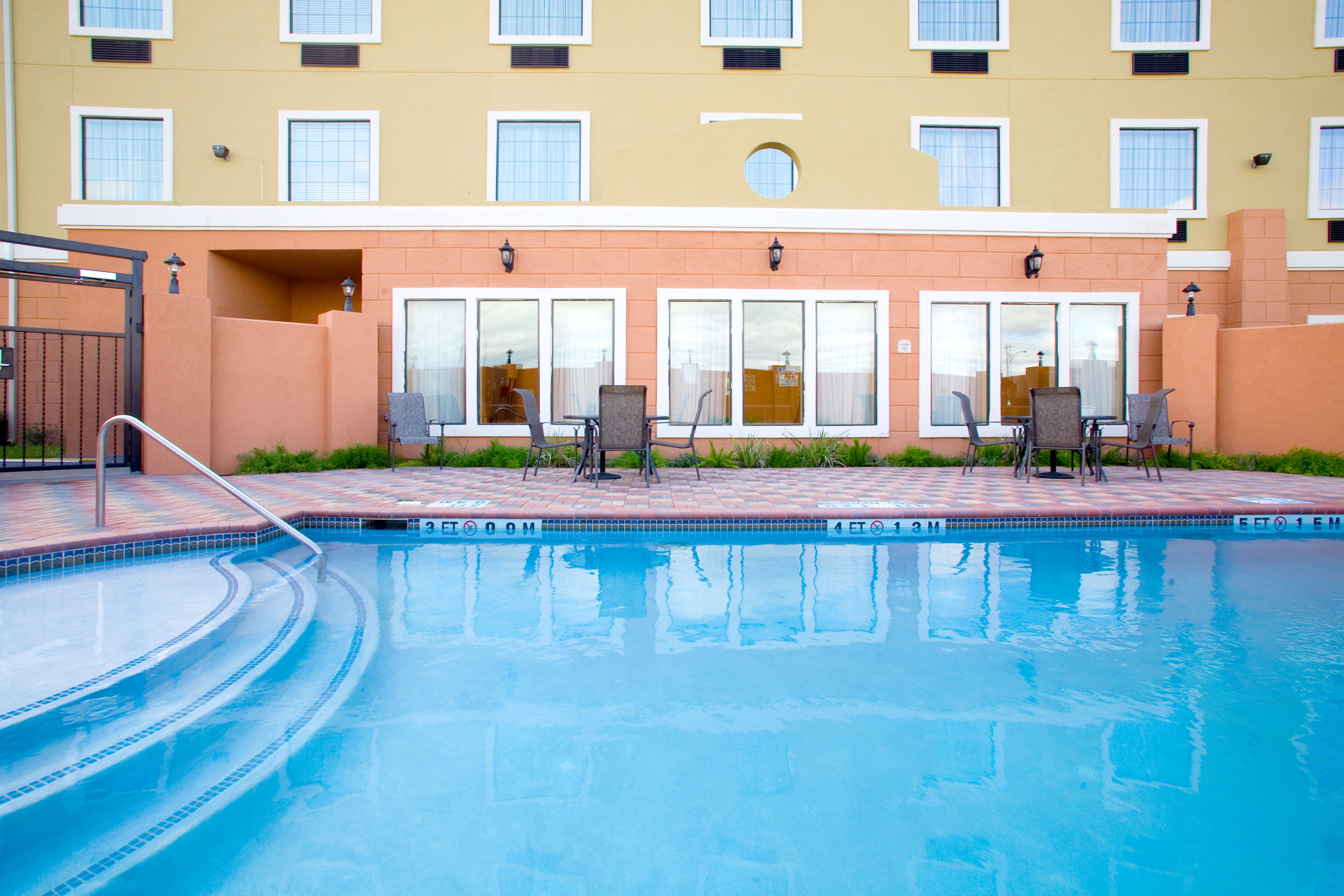 Holiday Inn Express Hotel And Suites Jourdanton Pleasanton 8/58