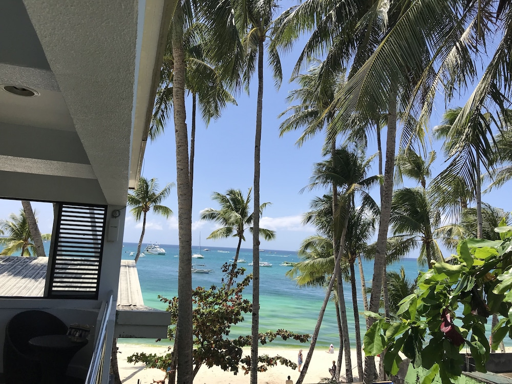 Grand Blue Beach Hotel 74/77