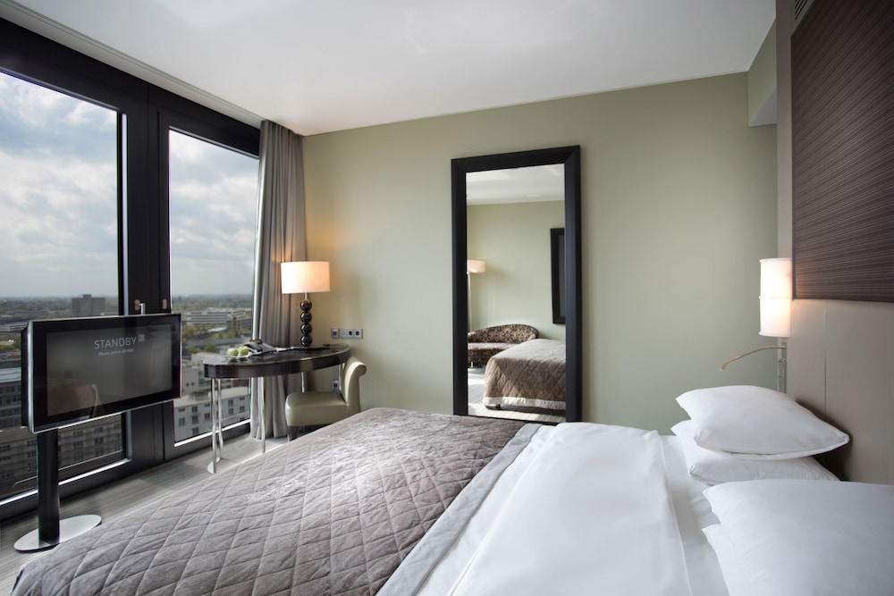 غرفة بسرير كينج بإطلالة على المرفأ، Hyatt Regency Dusseldorf 2/5