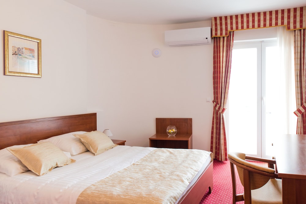 Hotel Krilo 30/71