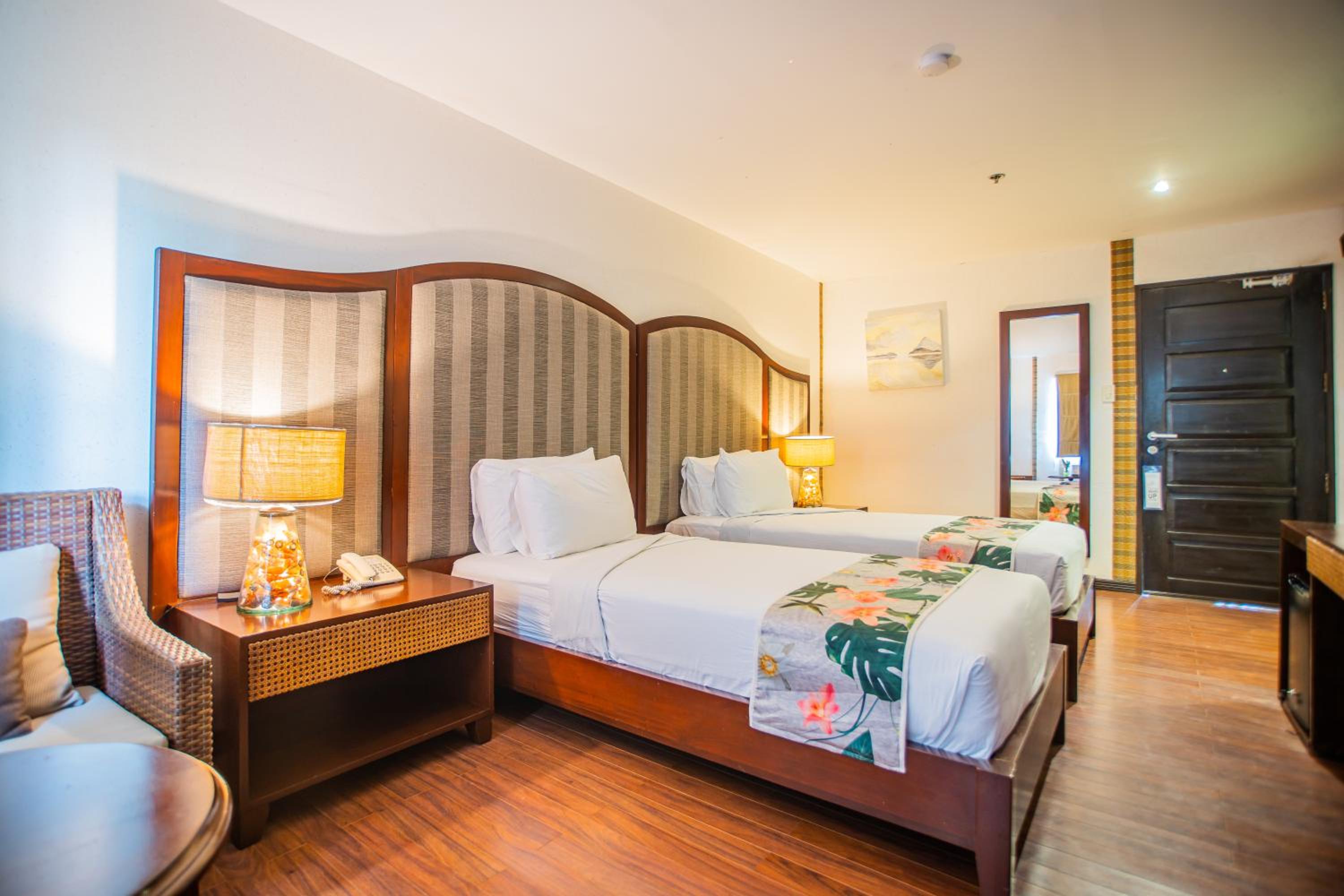Deluxe, Double Bed, Pool and Ocean View