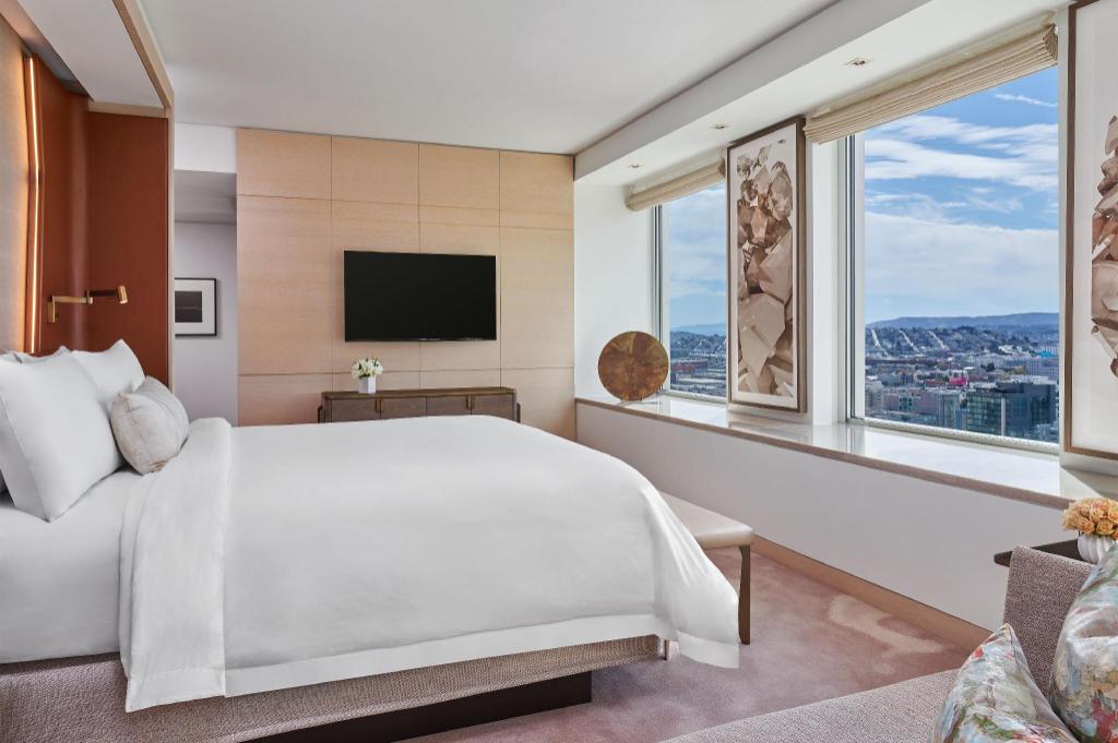 1 Bedroom, Presidential, Suite, King Bed, Panoramic City View, Butler, Top Floor