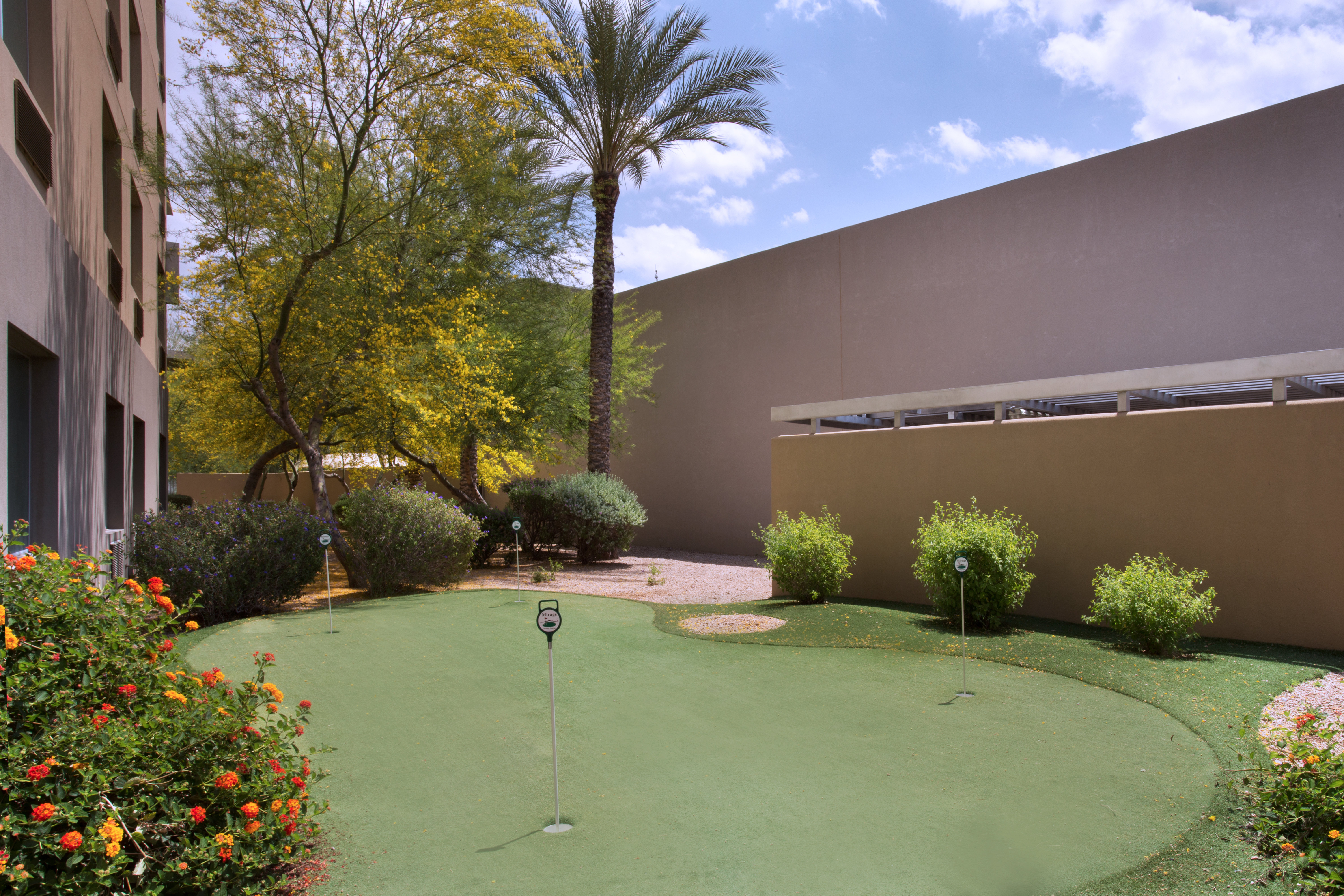 Holiday Inn And Suites Scottsdale North Airpark Ex Wingate By Wyndham Scottsdale 46/50