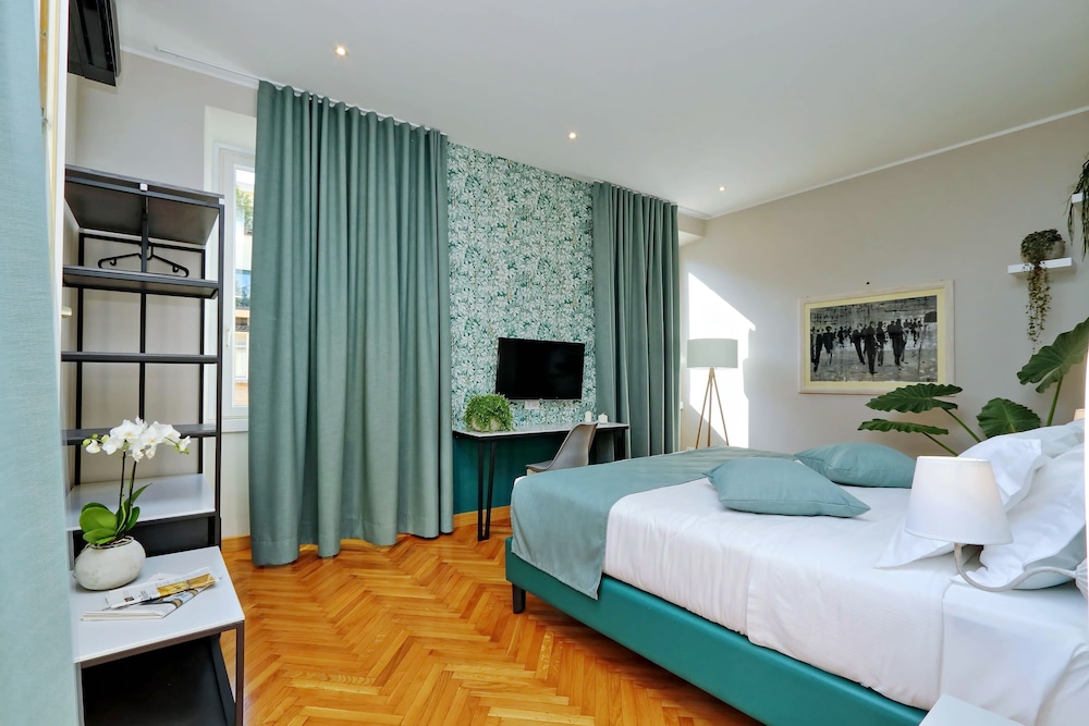 VICO ROOMS AND TERRACE 17/73