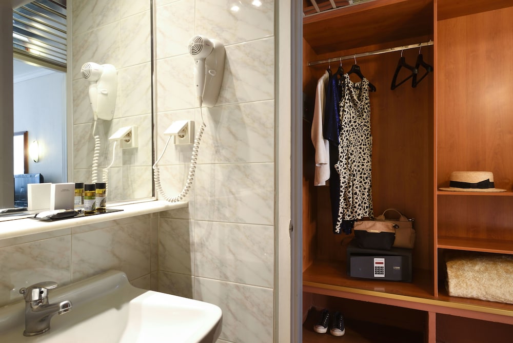 Titania Hotel 27/48