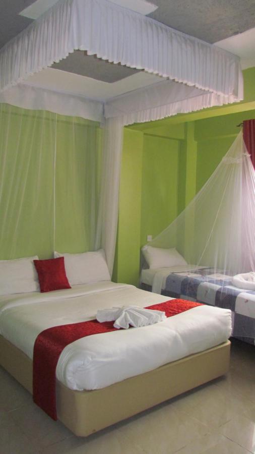 Raygreen Hotel 9/45