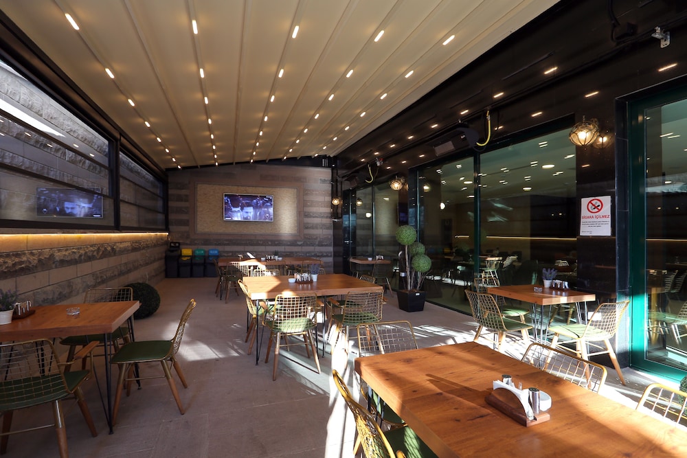 Q Hotel 32/34