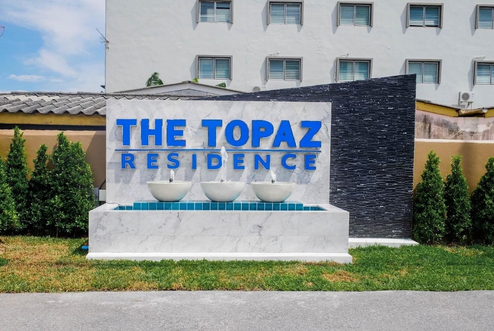 The Topaz Residence 3/40