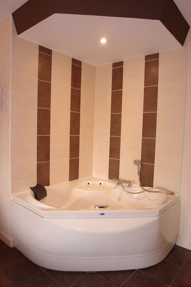 Brit Hotel Bourges L Olympia 35/54