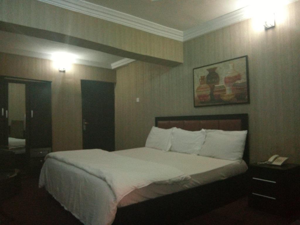 Jat Suites 3/5
