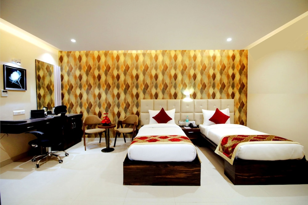 Pinnacle by Click Hotels, Lucknow 30/63