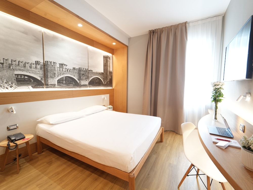 SUPERIOR, KING BED