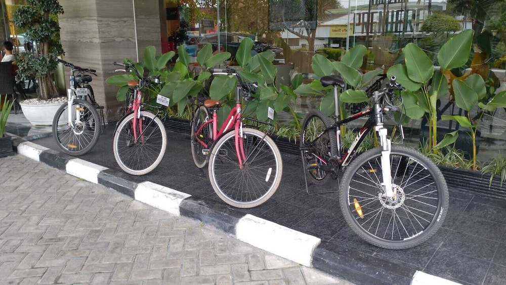 The ZHM Premiere Padang 66/69