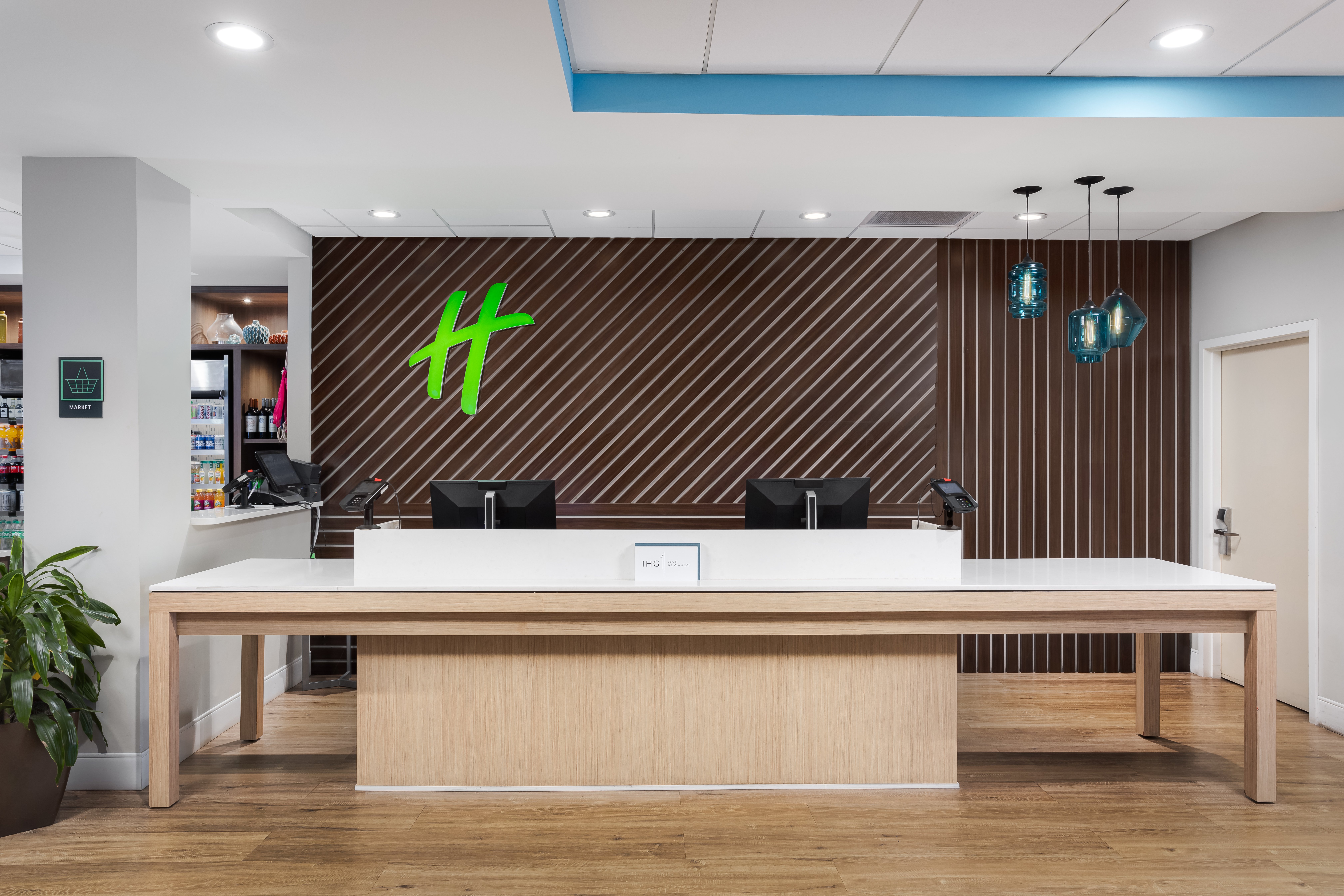 Holiday Inn Oceanfront At Surfside Beach 14/65