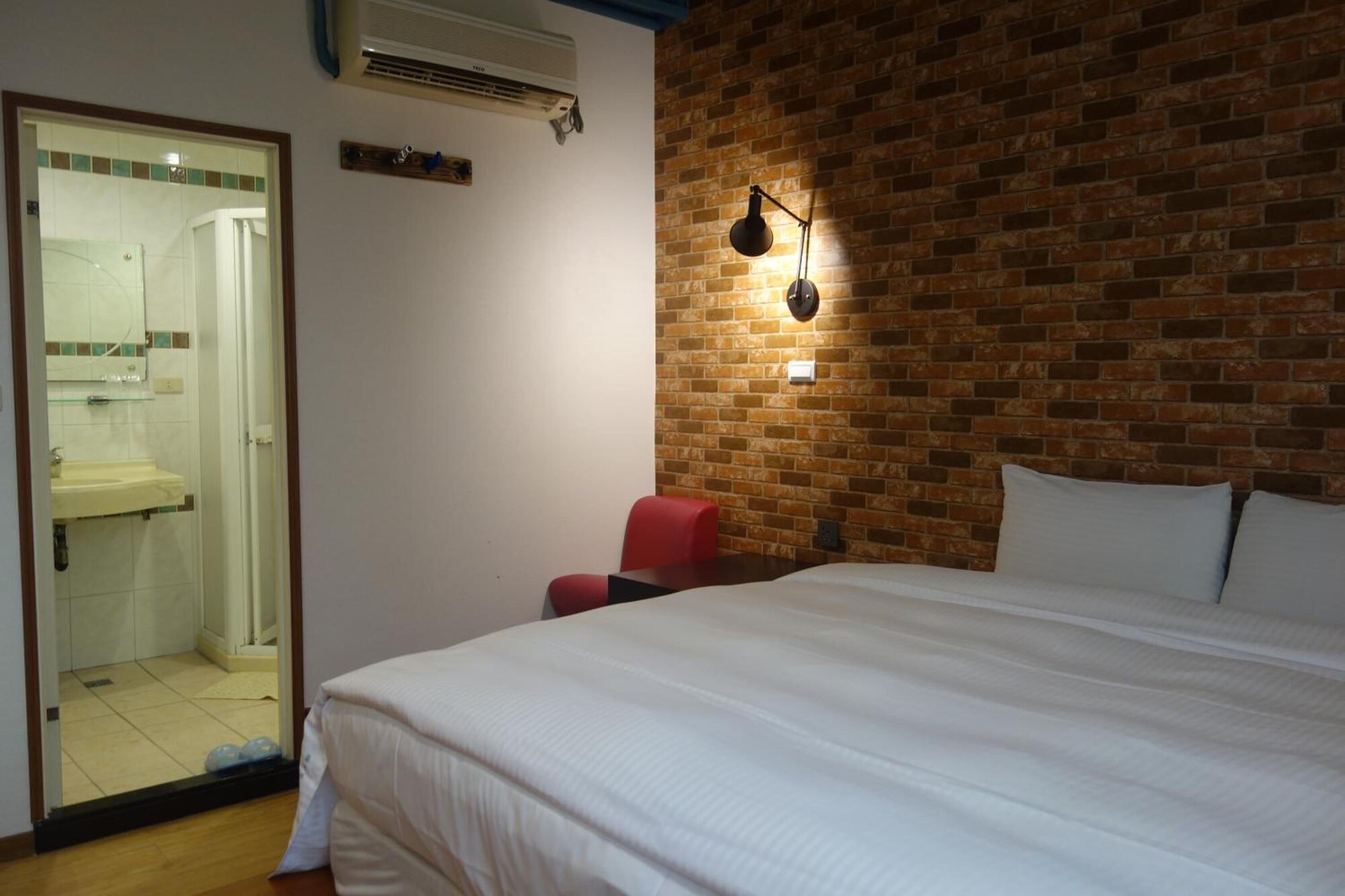 DELUXE, DOUBLE BED