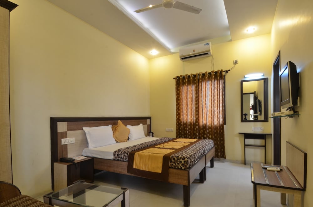 Hotel Sarovar Regency 12/27