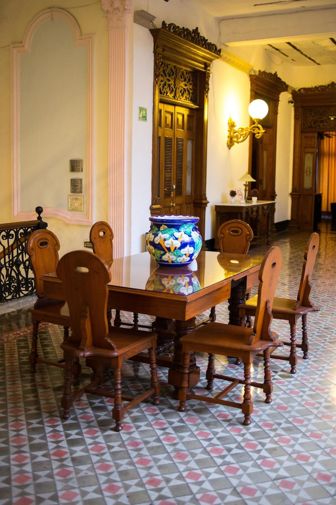 Gran Hotel de Merida 64/68