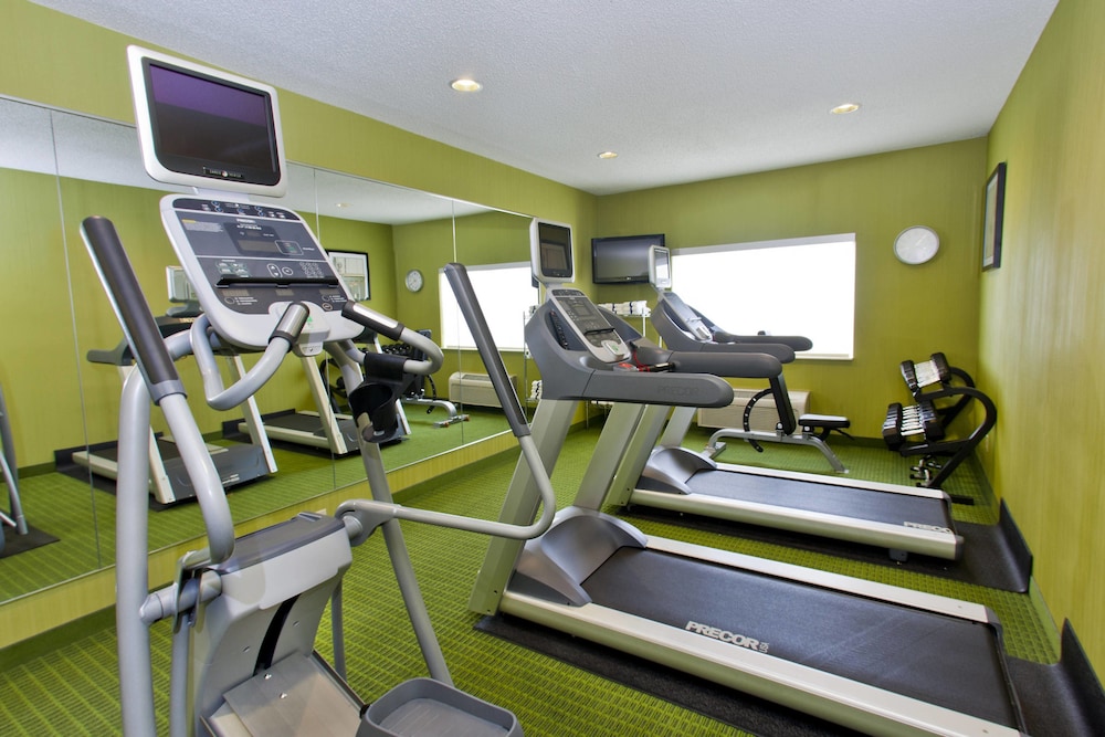 Fairfield Inn Suites Memphis East 8/21