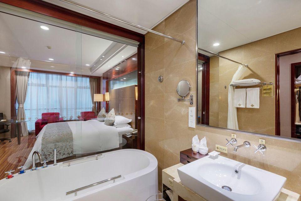 Executive, King Bed, Queen Bed