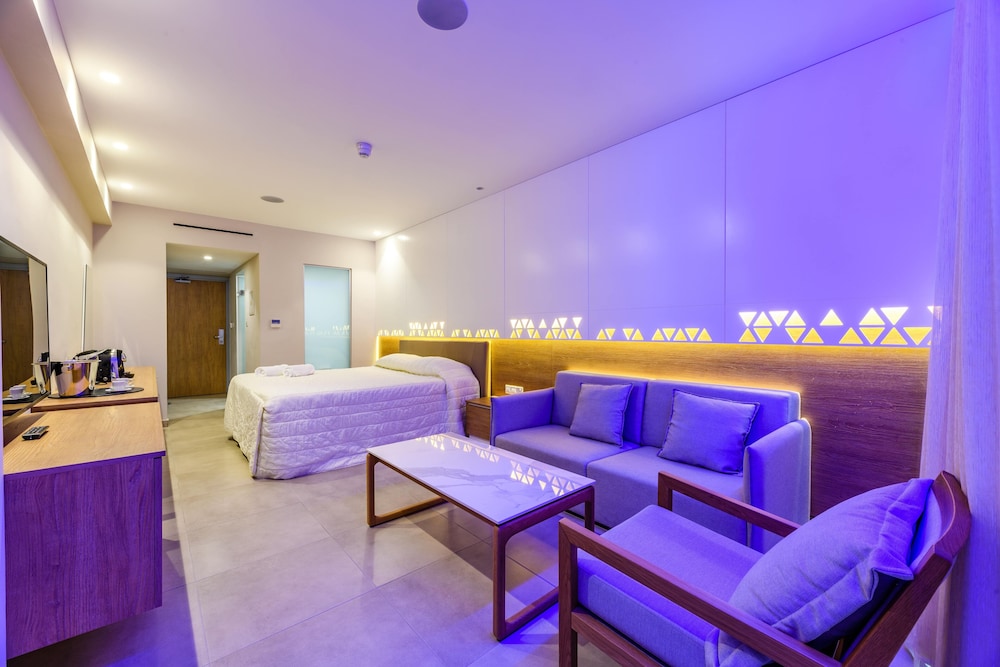 Tasia Maris Seasons Hotel (Adults only) 85/105