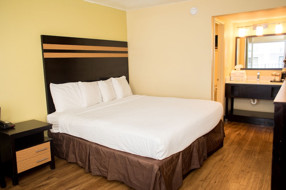 Blu Atlantic Oceanfront Hotel Suites 16/59