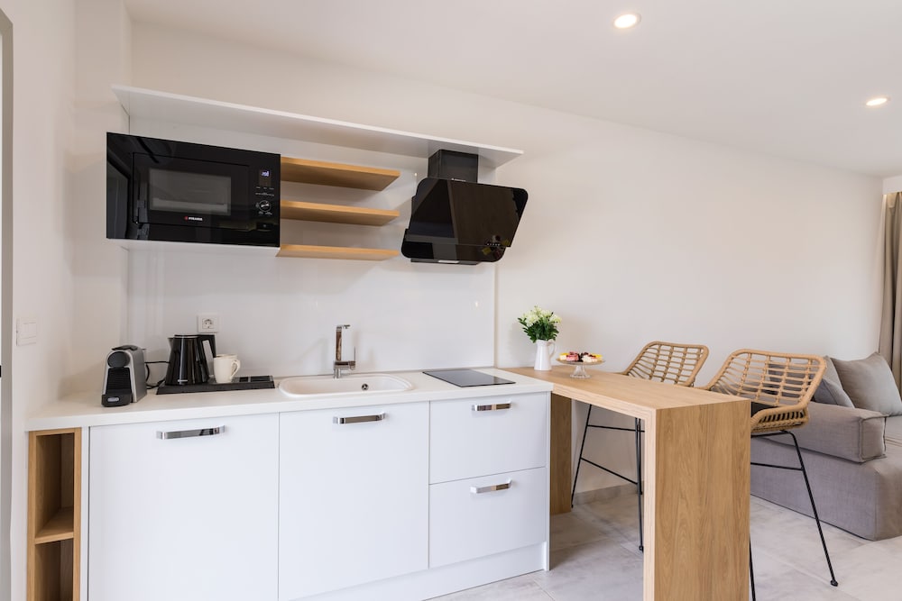 V Luxury Suites 23/50