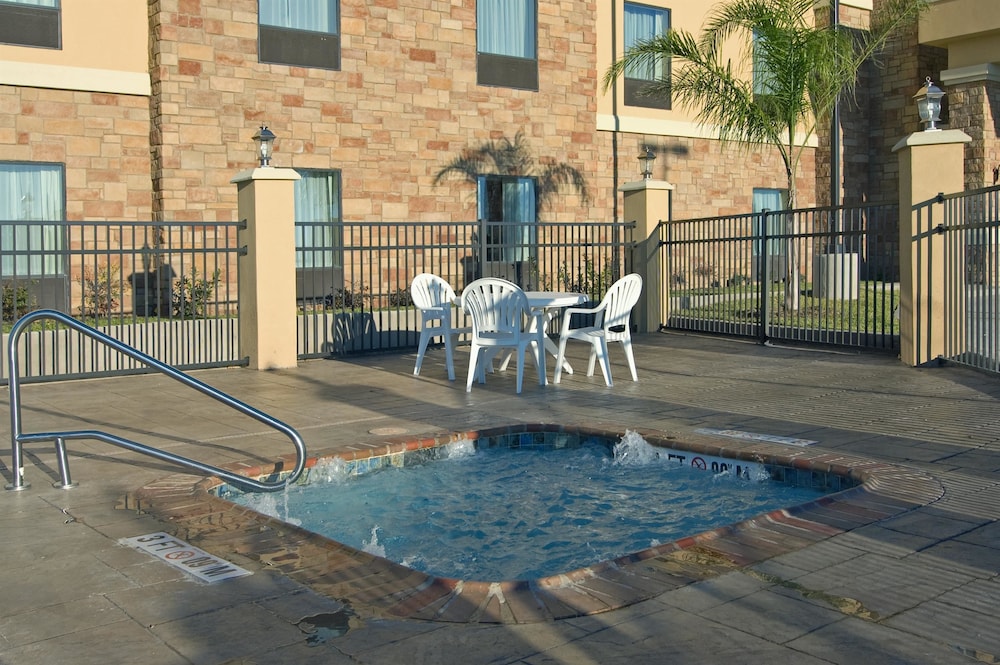 Best Western Bastrop Pines Inn 21/40
