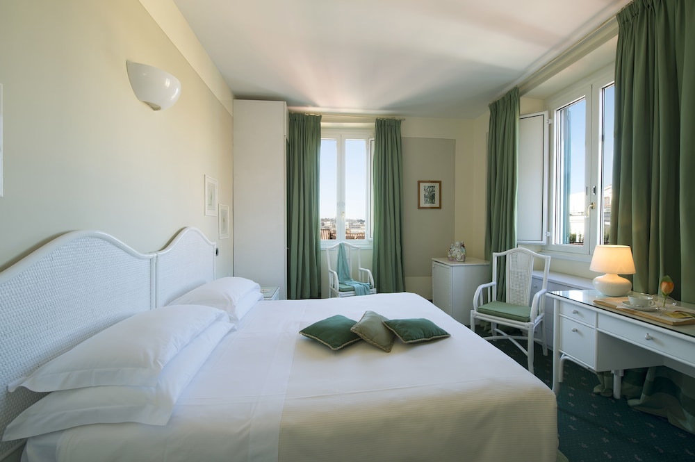 TOWER, JUNIOR SUITE, STUDIO, CITY VIEW